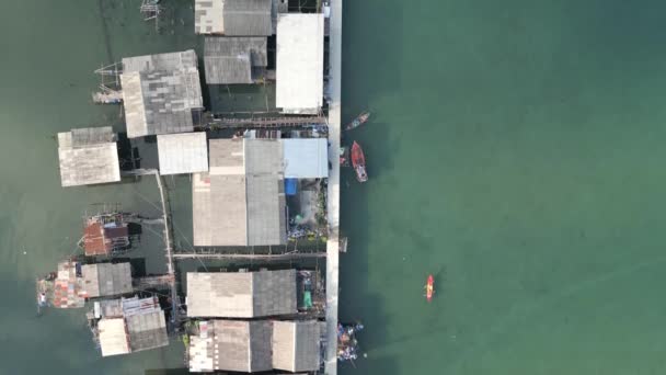 泰国Koh Kood一个漂浮渔村的俯视图 — 图库视频影像