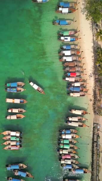 Vista Superior Barcos Tailandeses Madeira Tradicionais Ilha Phi Phi Tailândia — Vídeo de Stock
