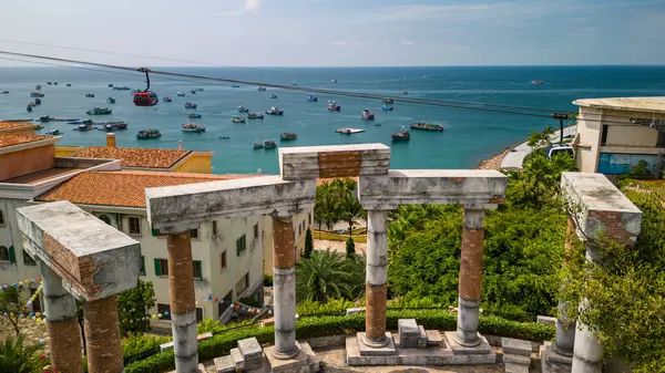 Vietnam 'daki Phu Quoc Adası' ndaki Sunset Town ve Cable Car..