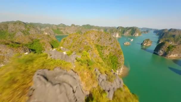 시네마틱 Fpv Flight Close Rocky Formations Cat Island 베트남 — 비디오