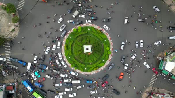 Vista Superior Del Tráfico Matutino Una Rotonda Chi Minh City — Vídeos de Stock
