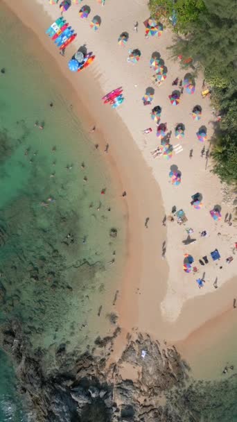 Vista Superior Das Pessoas Que Relaxam Praia Tropical Ilha Phuket — Vídeo de Stock