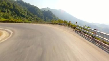Kuzey Vietnam 'daki Ha Giang Kavşağı' nda FPV uçuşu..