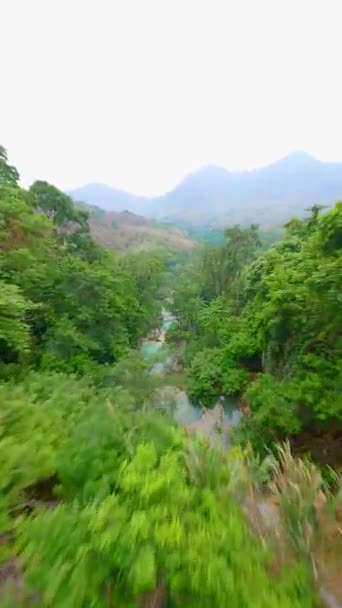 Vuelo Cinematográfico Del Dron Fpv Sobre Cascada Tropical Kuang Laos — Vídeo de stock