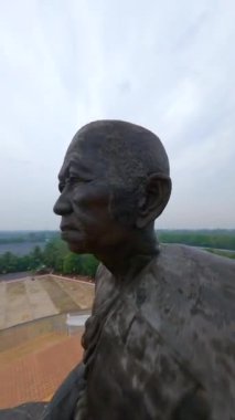 Tayland 'daki Budist heykeli FPV.
