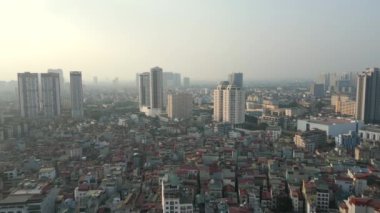 Hanoi şehrinin hava manzarası şafak vakti yükseliyor, Vietnam