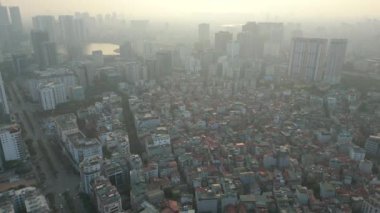 Şafak vakti, hava kirlenmiş Hanoi şehrinin ufuk çizgisi, Vietnam