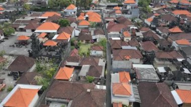 Bali, Endonezya 'daki yerel binaların hava görüntüsü