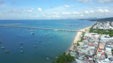 Phu Quoc Adası, Vietnam 'daki balıkçı köyünün havadan görünüşü