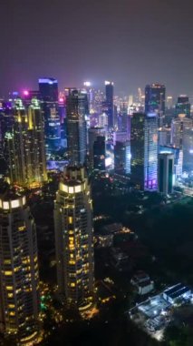 Jakarta şehir merkezinin zaman atlaması ve şehrin geceleri ufuk çizgisi, Endonezya