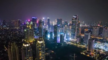 Jakarta şehir merkezinin zaman atlaması ve şehrin geceleri ufuk çizgisi, Endonezya