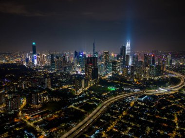 Kuala Lumpur şehrinin gece gökyüzü manzarası, Malezya