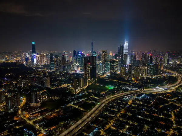 Kuala Lumpur şehrinin gece gökyüzü manzarası, Malezya