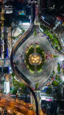 Bangkok, Tayland 'daki Zafer Anıtı' nda hava trafiğinin hızlandırılması