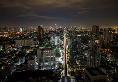 Trafiğin ve Bangkok şehrinin hava görüntüsü Gece, Tayland