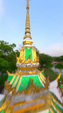 Tayland 'daki Budist tapınağı üzerinde FPV insansız hava aracı uçuşu