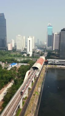 Jakarta, Endonezya 'nın iş bölgesinde gökyüzü manzarası