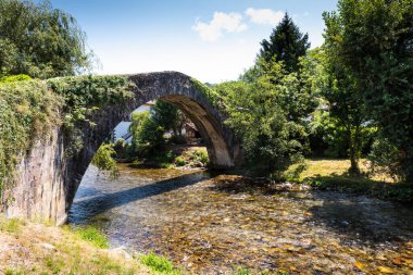 Bu Roma tarzı köprü 1661 yılına dayanır ve tarihi eser olarak sınıflandırılarak korunur..
