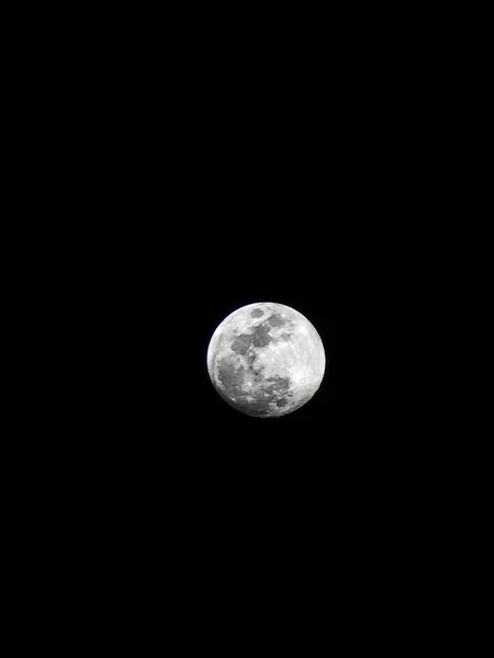 Księżyc Nocnym Niebie — Zdjęcie stockowe