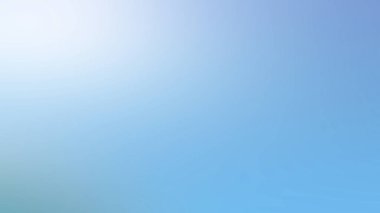 Beyaz arkaplanı olan mavi gökyüzü, yumuşak pastel rengi.