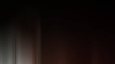 Aydınlatma gradyan hareketi arkaplanı bulanıklaştırdı. renkli çizgiler