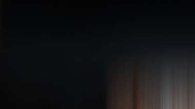 bulanık arkaplanı olan soyut ışık gradyanı.