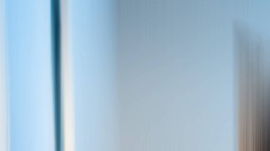 Beyaz ve mavi renkli soyut bulanık arkaplan