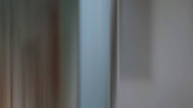 soyut pastel yumuşak renkli bulanık desenli arka plan altın tonlu, sarı renkli.