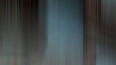 Parktaki yangın musluğunun bulanık fotoğrafı.