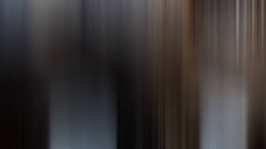 Ağaçlı bir ormanın bulanık bir resmi.