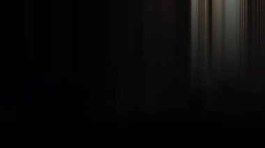 Bir sokak lambasının bulanık görüntüsüne sahip siyah bir arkaplan