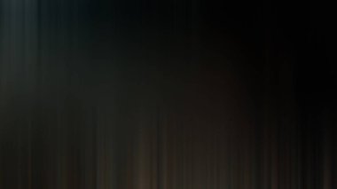 Tenis raketi tutan birinin bulanık görüntüsü.