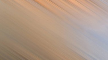 Snowboard 'daki bir kişinin bulanık fotoğrafı.