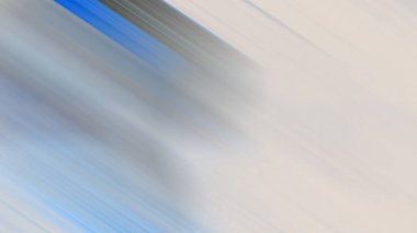 Snowboard 'da havada bir kişi