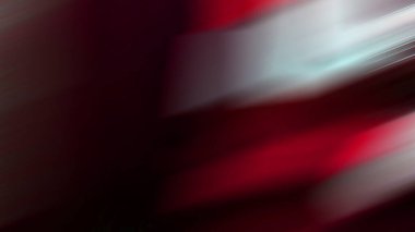 Kırmızı ve beyaz bir bayrağın bulanık fotoğrafı