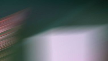 Tenis raketi tutan birinin bulanık fotoğrafı.