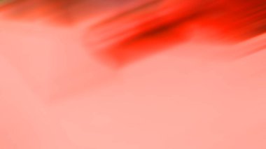 Kırmızı bir arabanın bulanık bir resmi