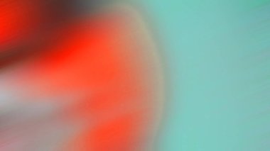 Cep telefonu tutan bir kişinin bulanık görüntüsü