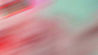 Kırmızı ve yeşil bir otobüsün bulanık bir resmi