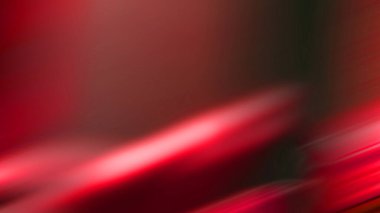 Bulanık arkaplanı olan kırmızı bir nesne