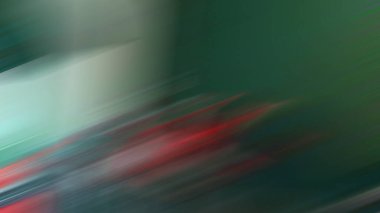 Kırmızı bir arabanın bulanık bir resmi