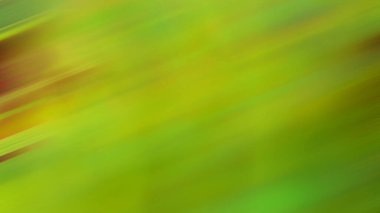 Kırmızı ve sarı bir yangın musluğunun bulanık bir resmi