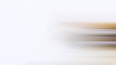 Kaykay süren birinin bulanık bir resmi.