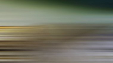 Kaykay süren birinin bulanık bir resmi.