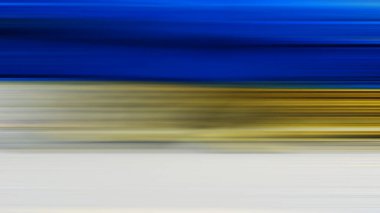 Snowboard 'daki bir insanın bulanık fotoğrafı.