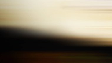 Kaykay süren birinin bulanık bir fotoğrafı.