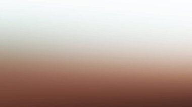 Takım elbiseli ve kravatlı bir adam duvarın önünde duruyor.