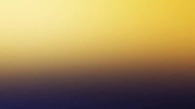 Bulanık bir arka planı olan, gökyüzünde uçan bir uçak.