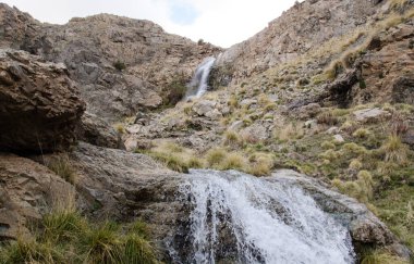 Dağlarda şelale, yüksek atlas Fas