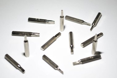 Tornavida kafası vidaları döndürmek için kullanılan tornavidanın çıkarılabilir ucudur. Farklı vida türleri ve boyutları, bakım ve montaj görevlerini kolaylaştırmak için çeşitli şekillerde, boyutlarda ve malzemelerle gelir.